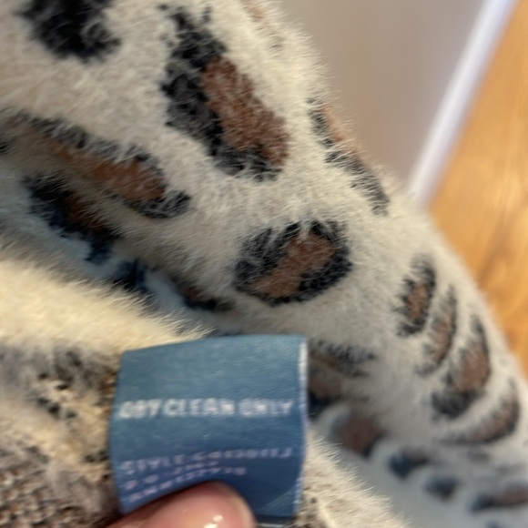 Anthropologie Michelle Nicole leopard pattern sweater. Size S - Picture 8 of 8